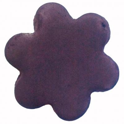 Blossom Dust in Eggplant by CK Products is a deep, rich purple edible dust with a sophisticated, matte finish. The powder adds a luxurious and elegant touch to cakes, cupcakes, and other confections, perfect for achieving a bold and refined look